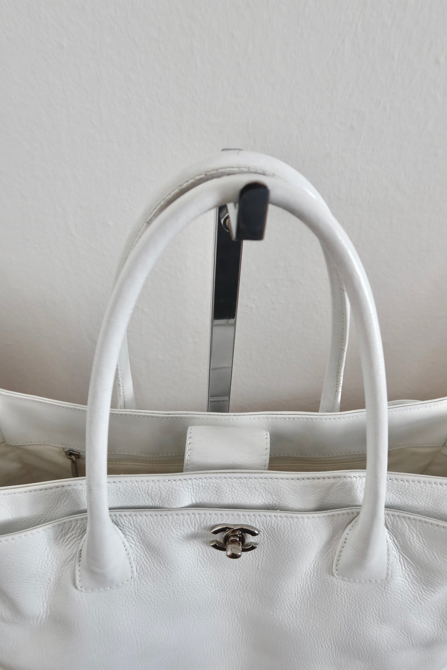 CHANEL EXECUTIVE TOTE BAG WHITE