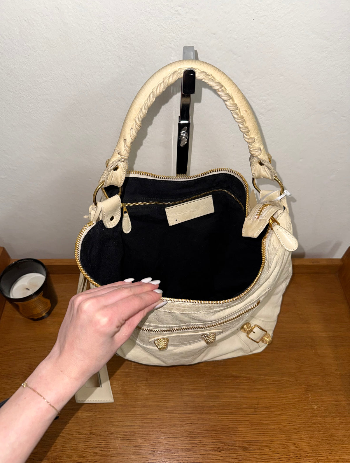 Vintage Balenciaga Day hobo bag ve světle žluté barvě, foto 13