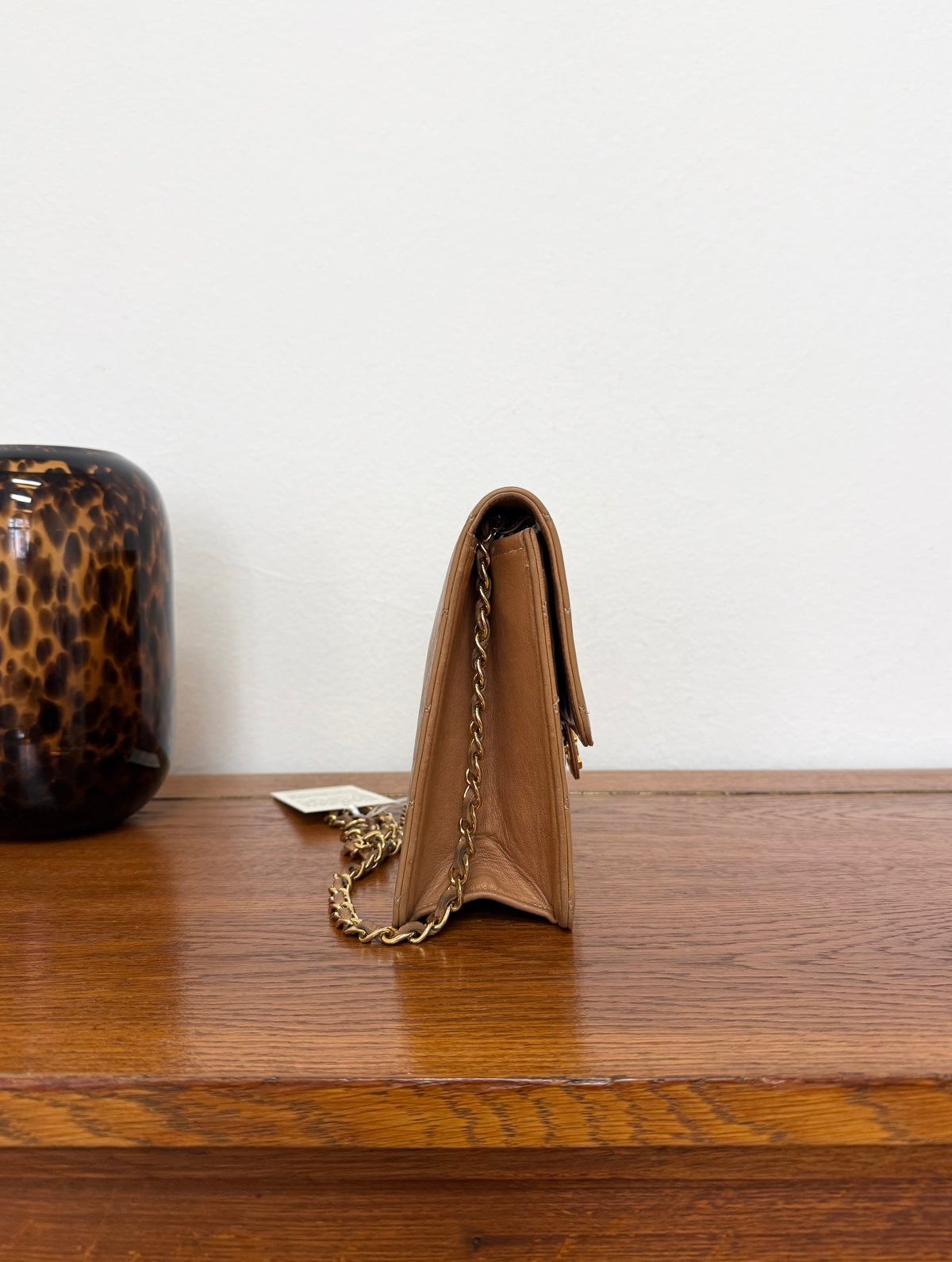 Chanel Matelassé shoulder bag in camel lambskin with gold chain, photo 6