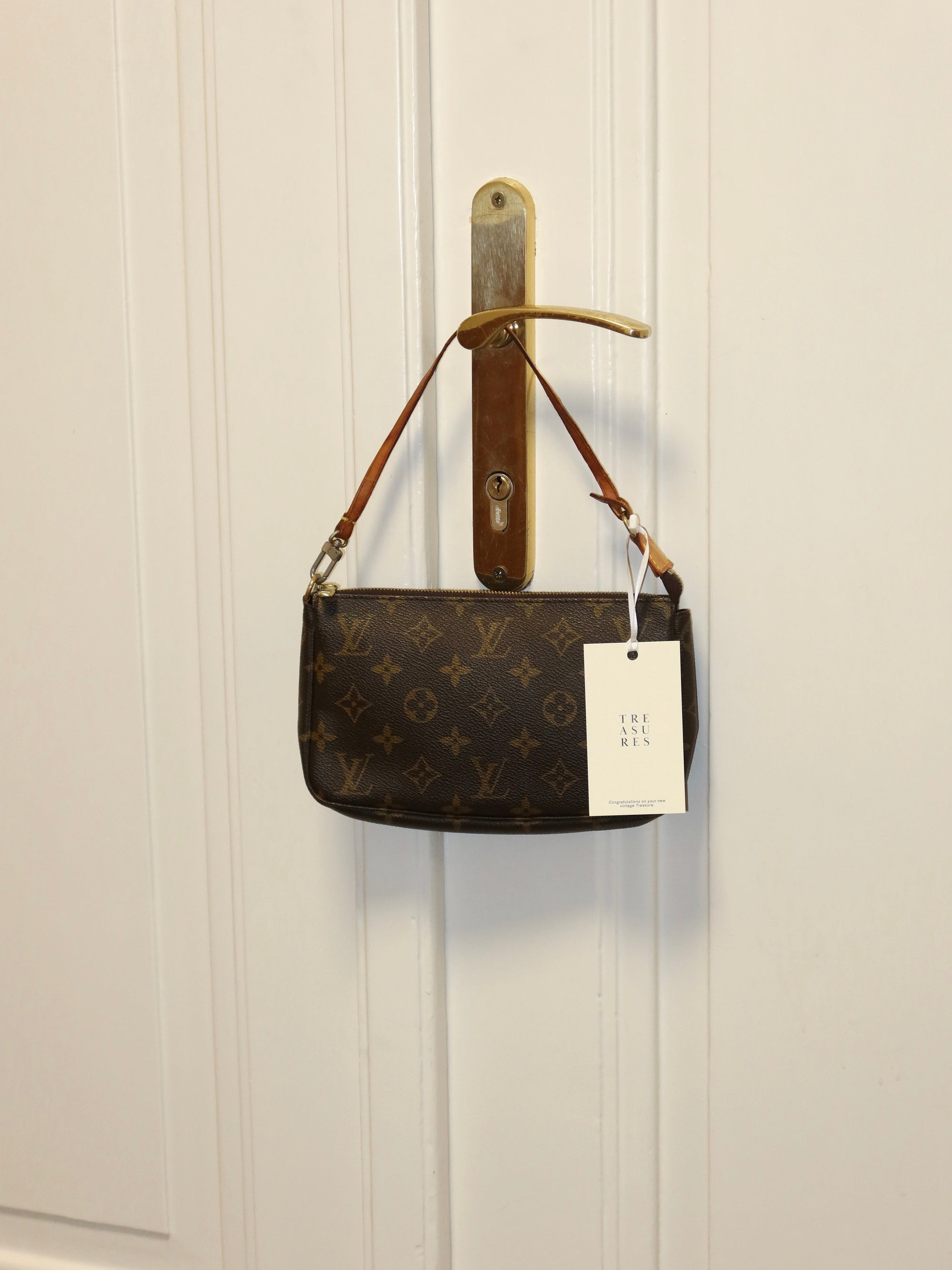 LV POCHETTE