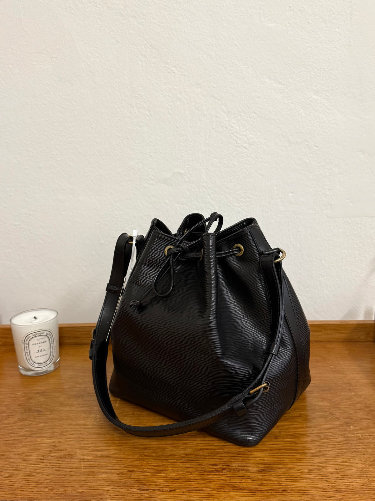 LV EPI PETIT NOÉ BLACK BUCKET BAG