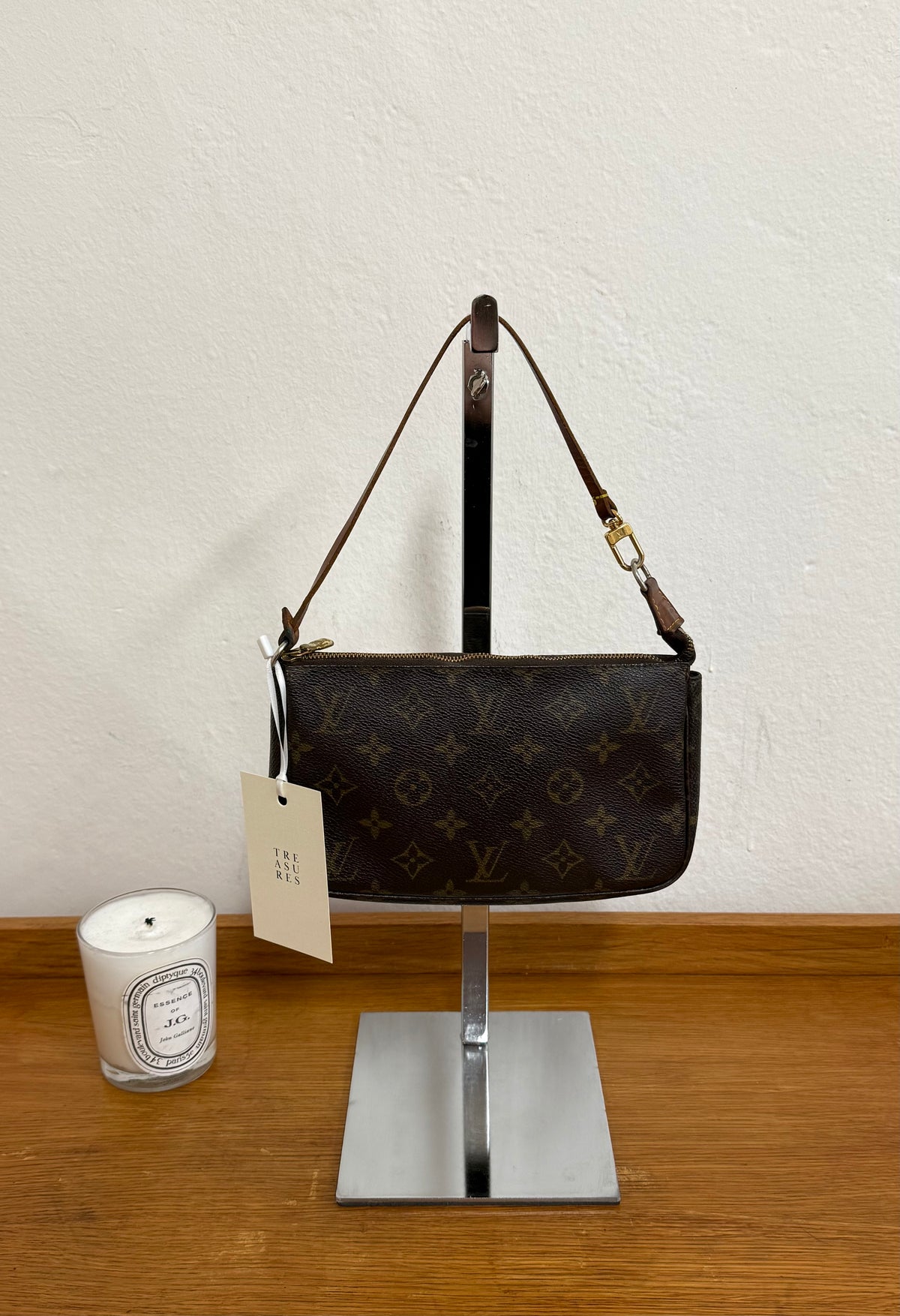 LV POCHETTE