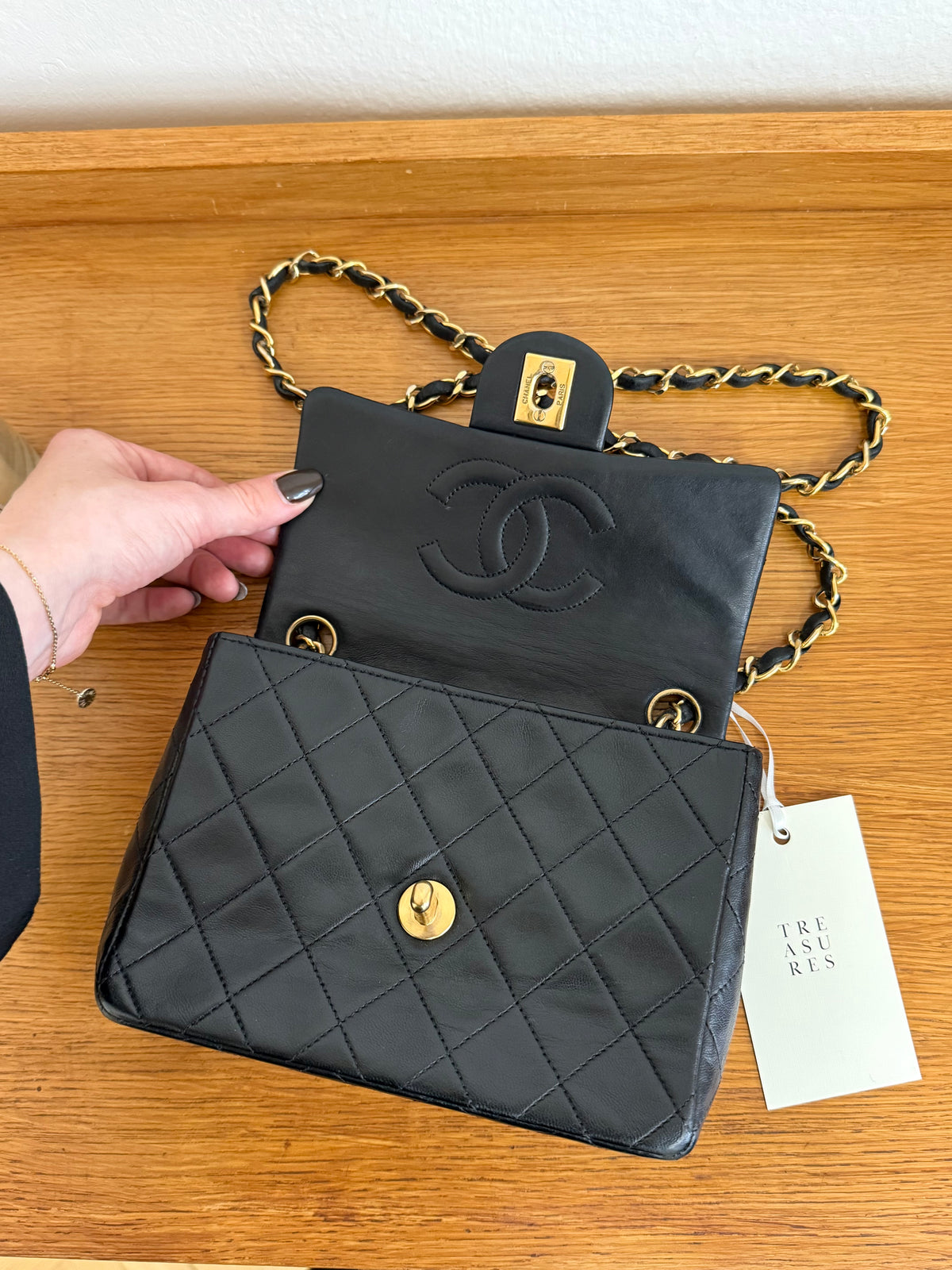 CHANEL SINGLE FLAP BAG BLACK LAMBSKIN