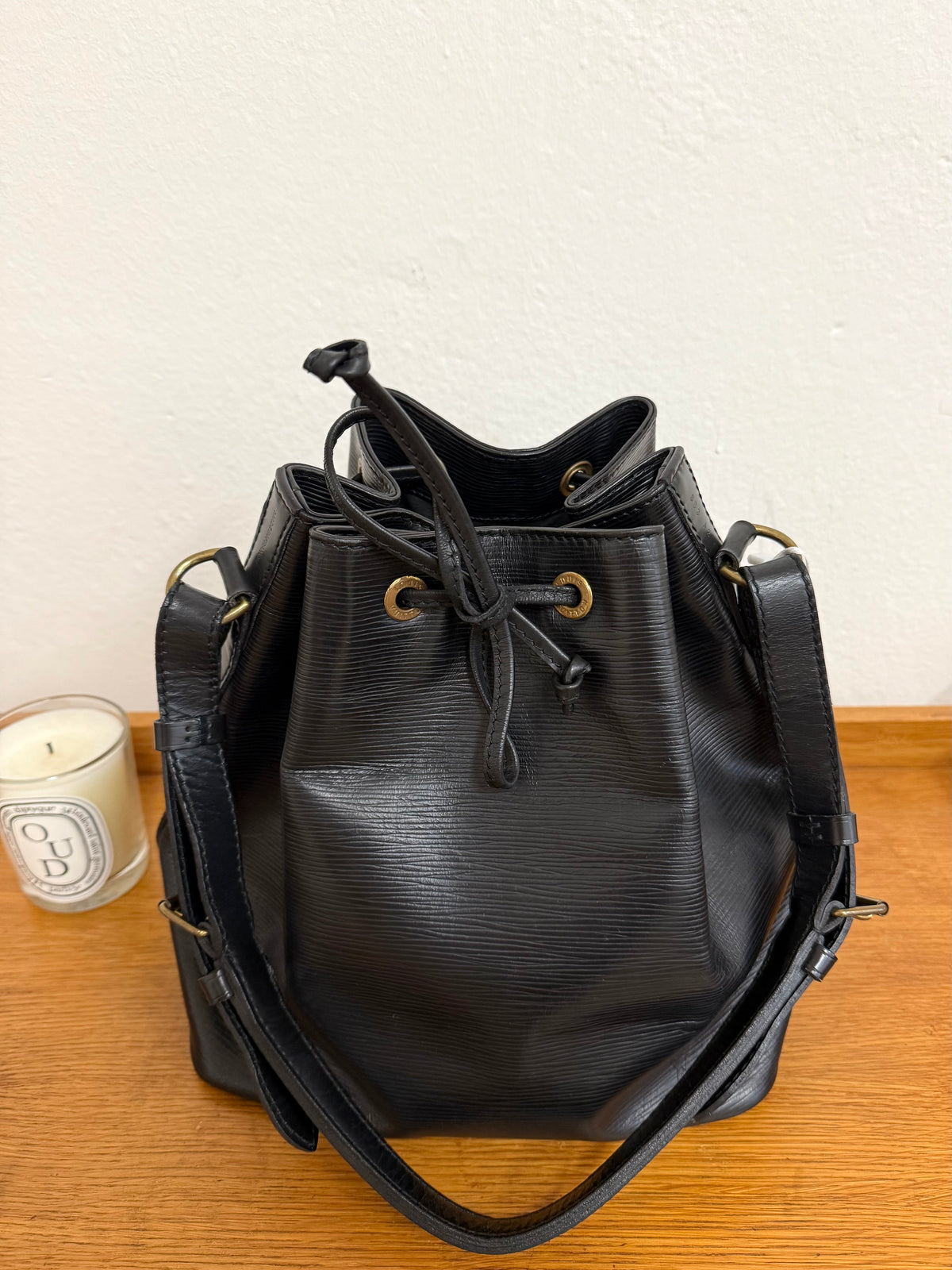 LV EPI PETIT NOÉ BLACK BUCKET BAG