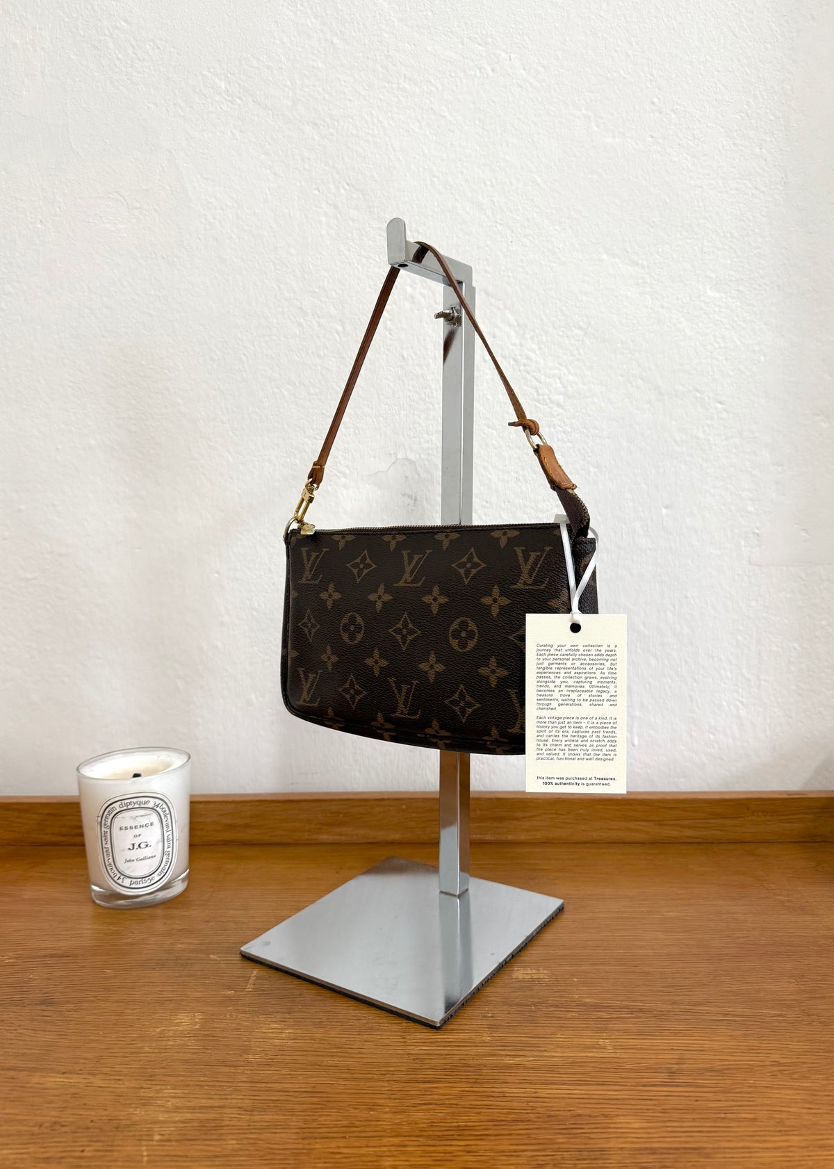 LV Pochette