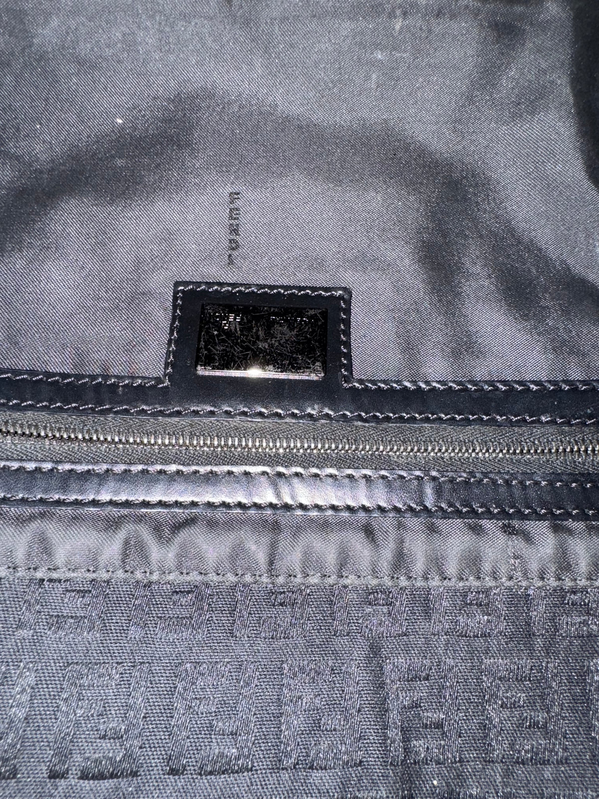 FENDI MAMMA BAGUETTE BLACK ZUCCA
