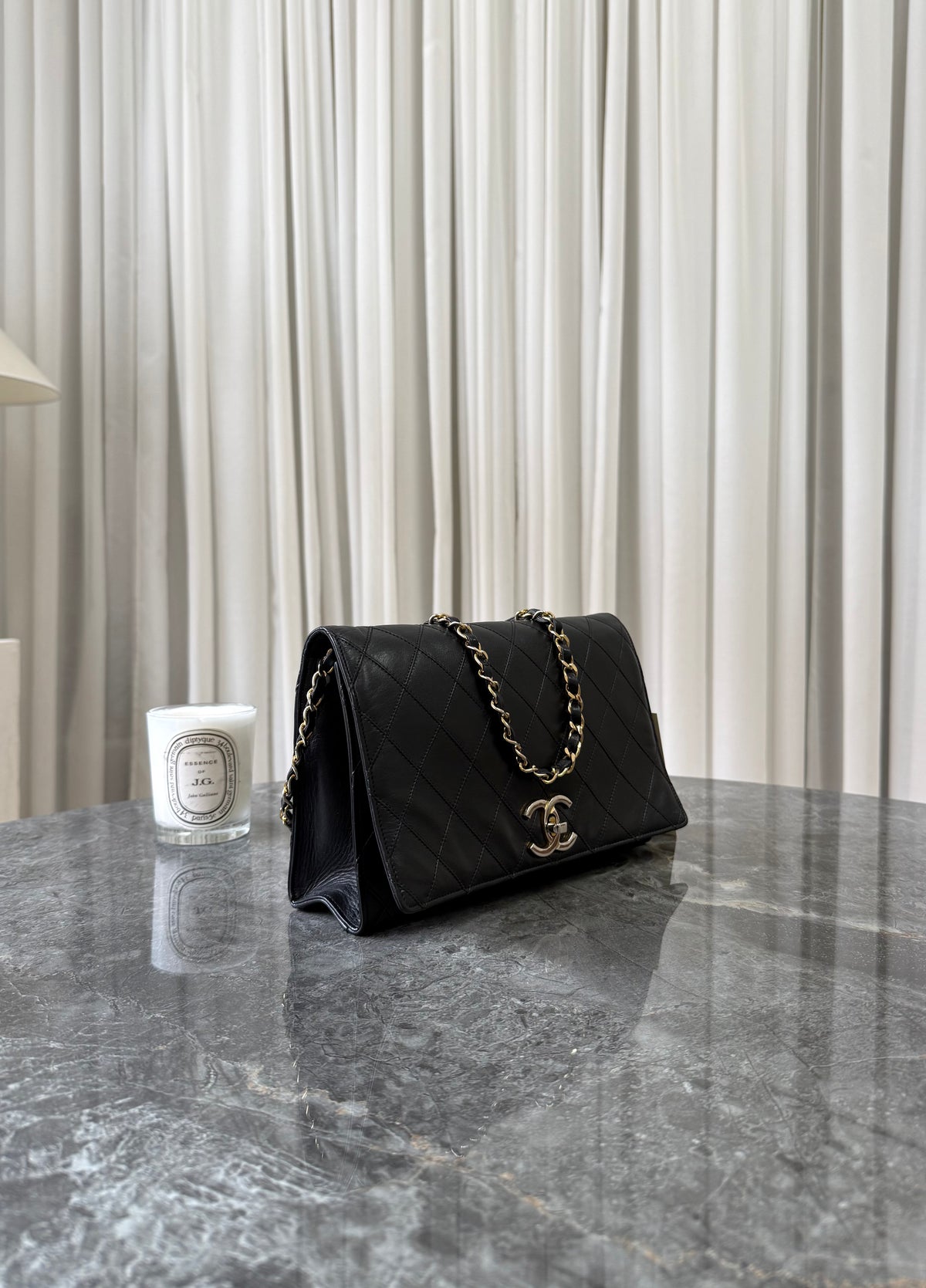 Chanel Single Flap z černé jehněčí kůže, CC twist lock, 24k zlatý hardware, foto 4