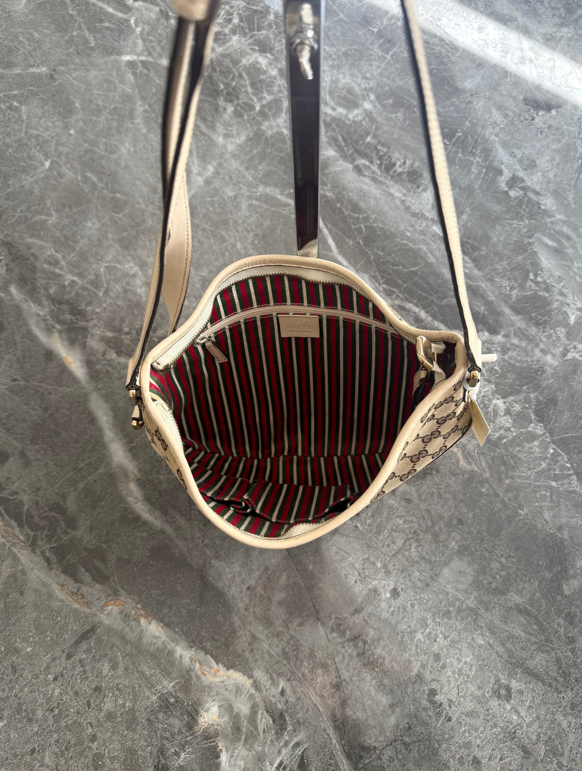 Gucci Sukey crossbody bag in GG canvas with gold hardware, photo 10