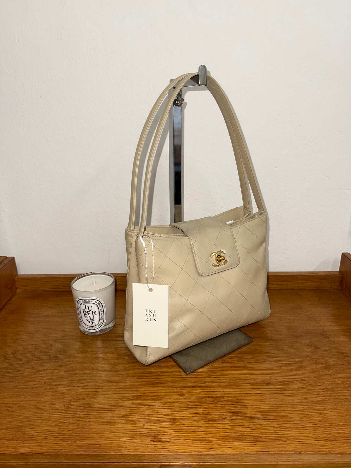 CHANEL KELLY SHOULDER BAG BEIGE TWIST LOCK 24K GOLD