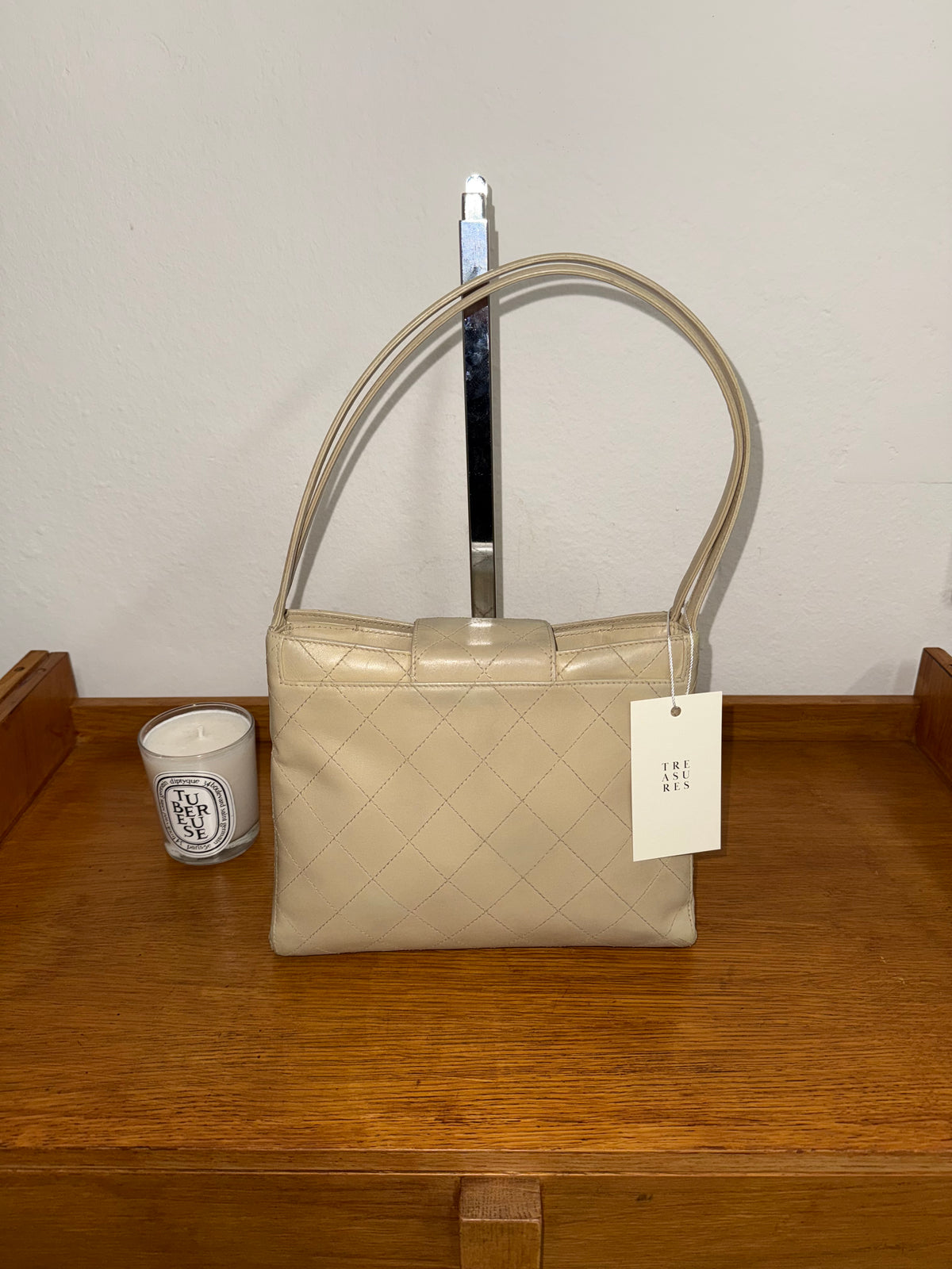 CHANEL KELLY SHOULDER BAG BEIGE TWIST LOCK 24K GOLD