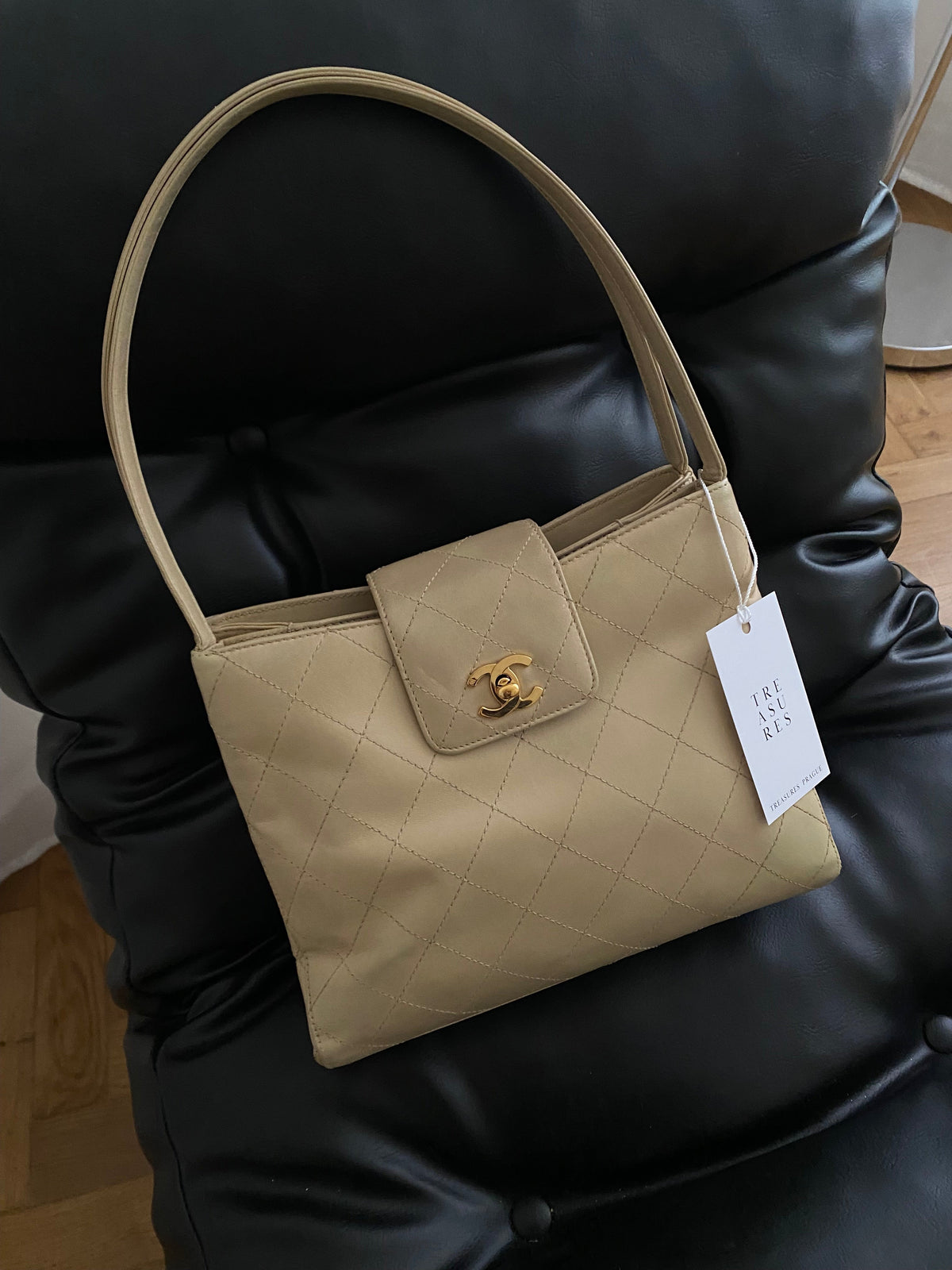 CHANEL KELLY SHOULDER BAG BEIGE TWIST LOCK 24K GOLD