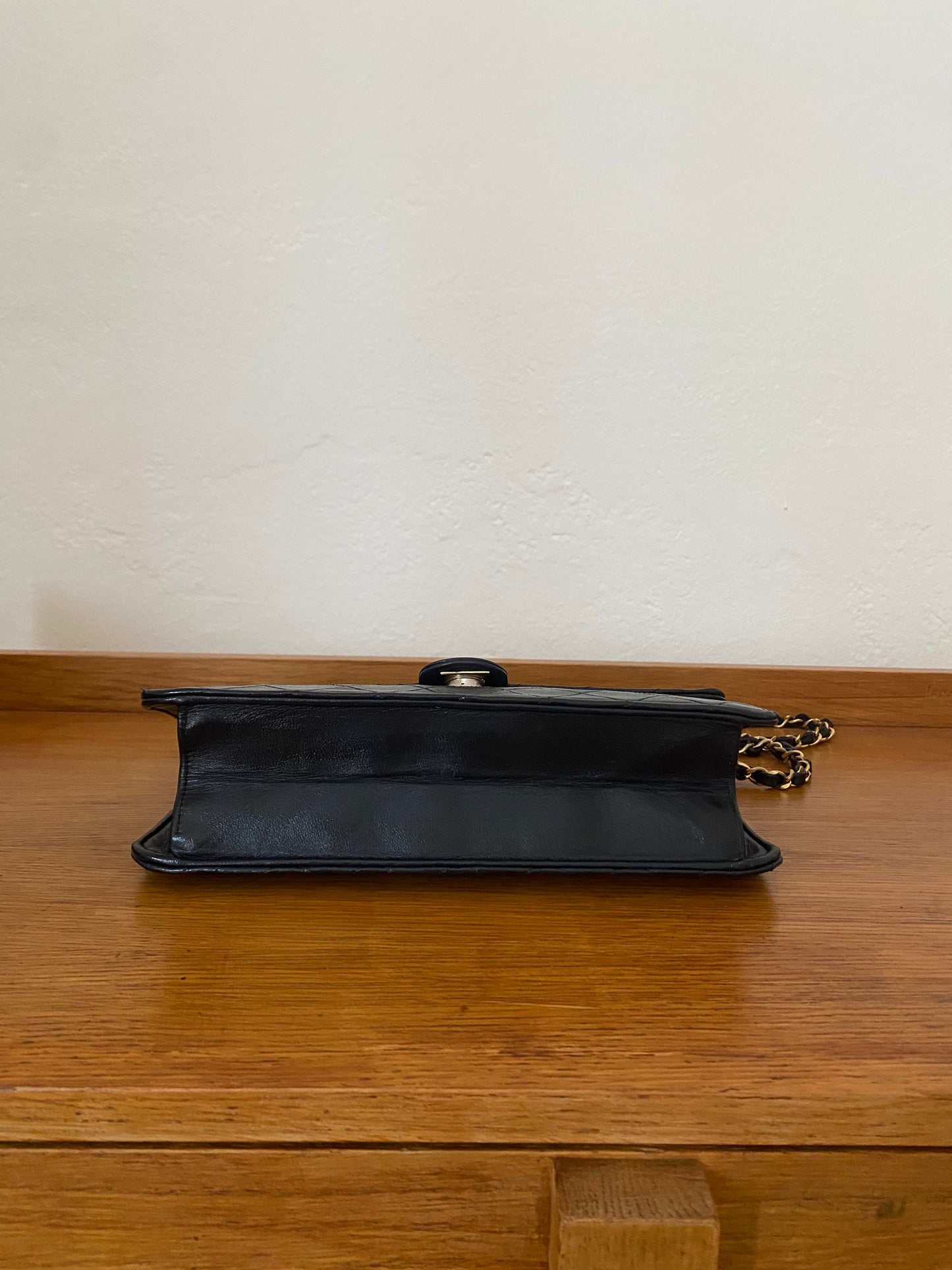 CHANEL CLASSIC SINGLE FLAP BAG