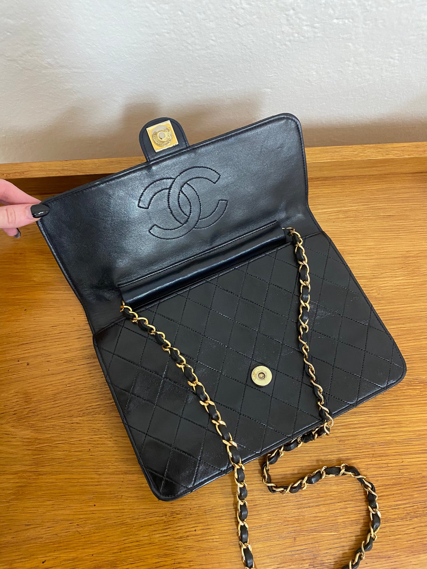 CHANEL CLASSIC SINGLE FLAP BAG